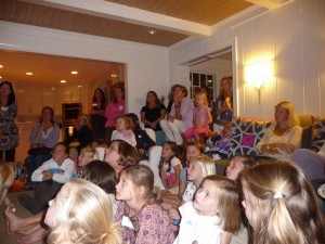 Fall movie showings are a great way to reunite with friends, find out more about camp, and meet other Illahee campers from your city.
